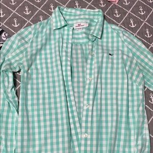 Green vineyard vine collard shirt